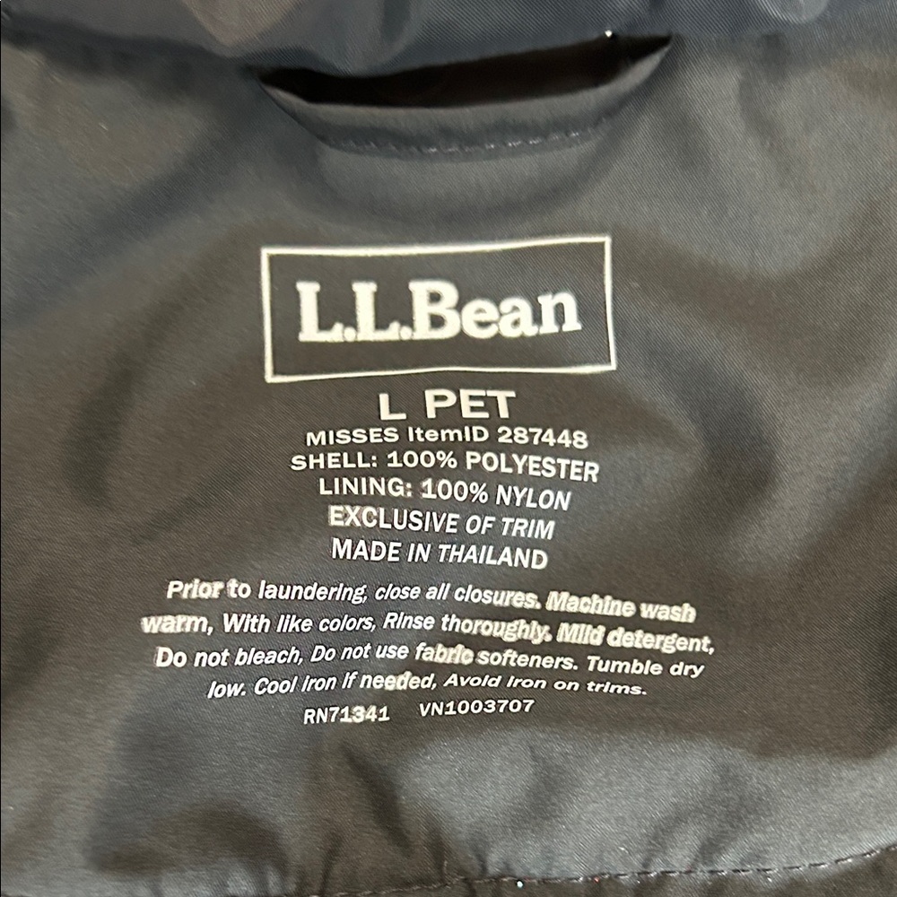 BEAN WOMENS H2OFF
RAINCOAT PRIMALOFT LINED - Picture 7 of 14